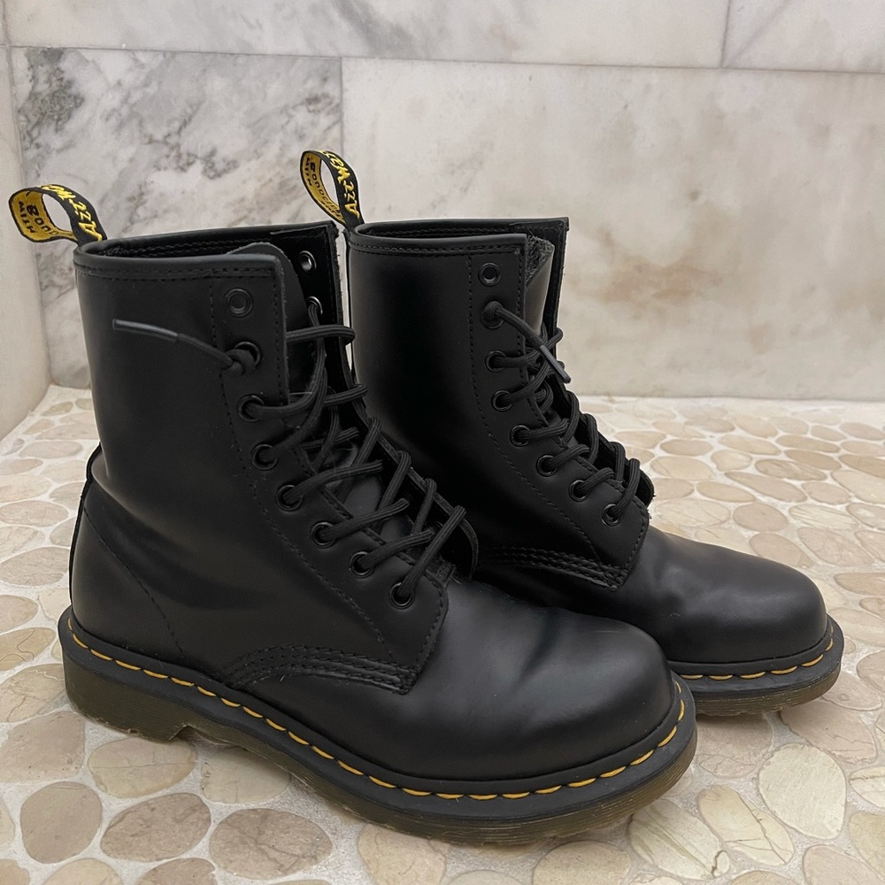 1460 WOMEN'S BLACK DR. MARTENS BOOTS
